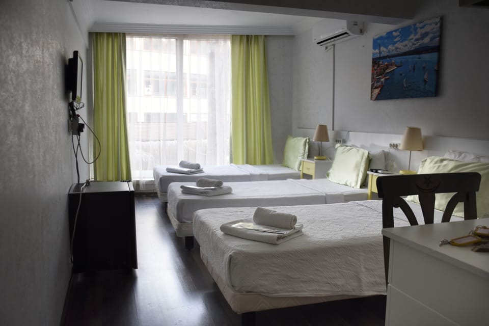 Family Triple Room | In-room safe, desk, free WiFi, bed sheets