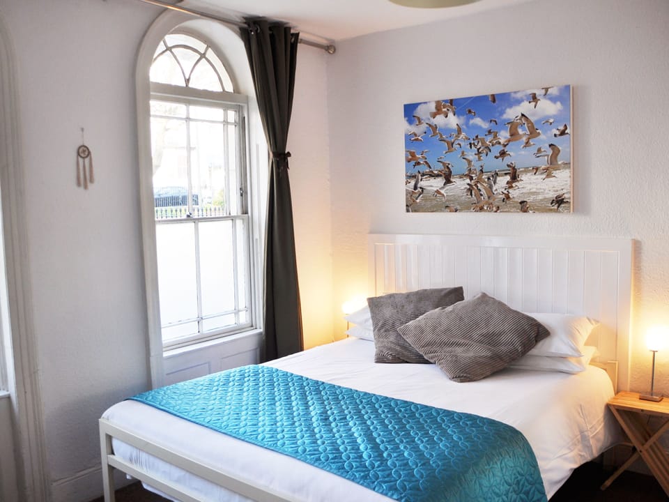 Deluxe Double Room, 1 King Bed, Ensuite, Ground Floor by Entrance | Free WiFi, bed sheets