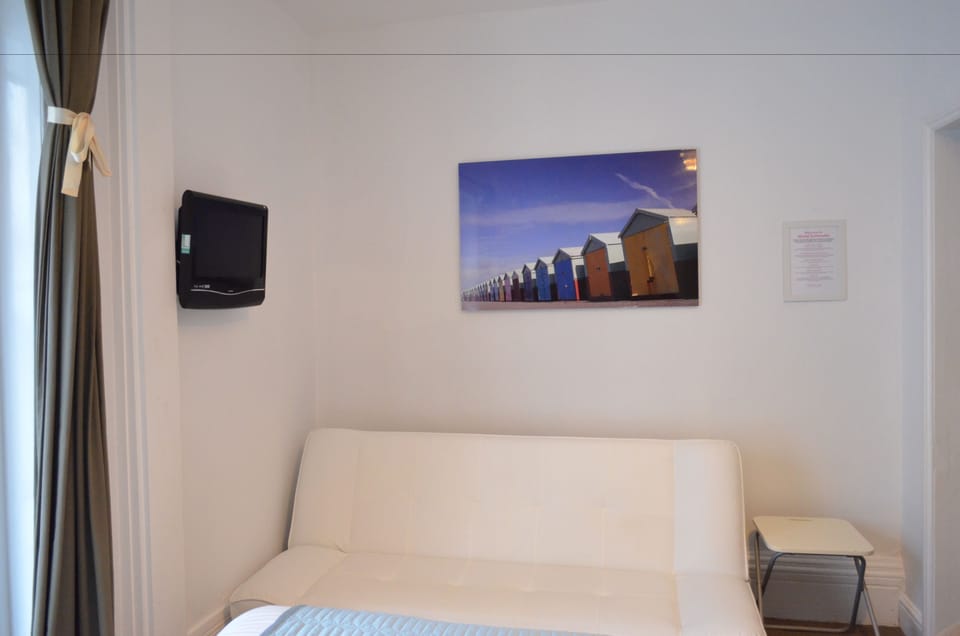 Large Double Room with Balcony, 1 King Bed, Ensuite, First Floor  | Living area | Flat-screen TV