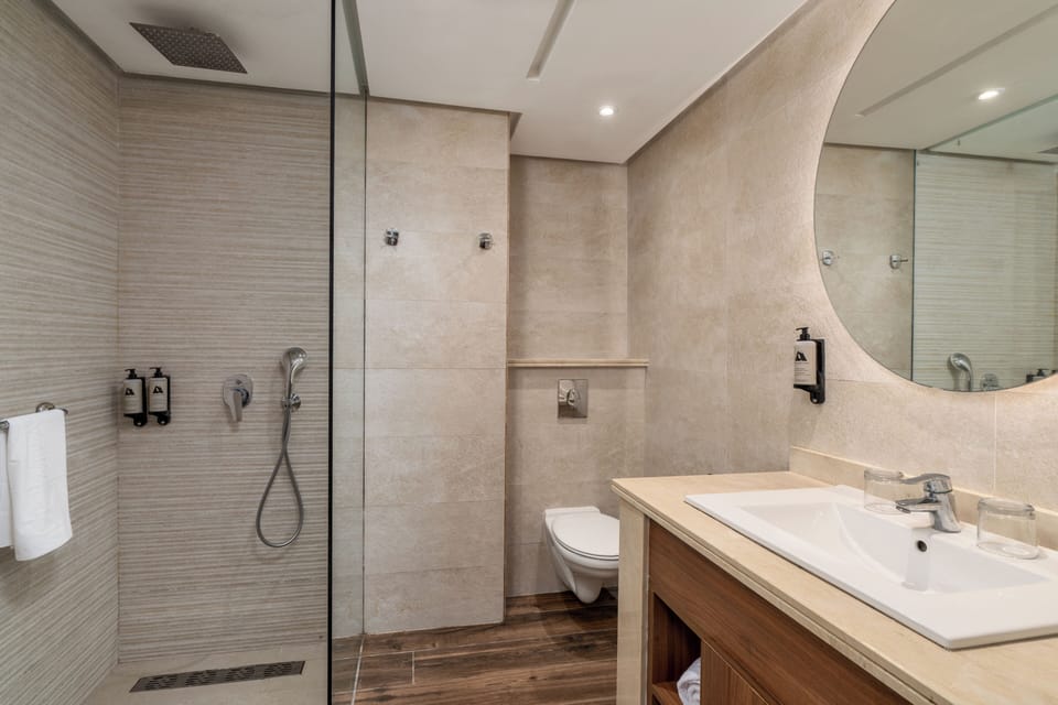 Deep soaking tub, free toiletries, hair dryer, bathrobes