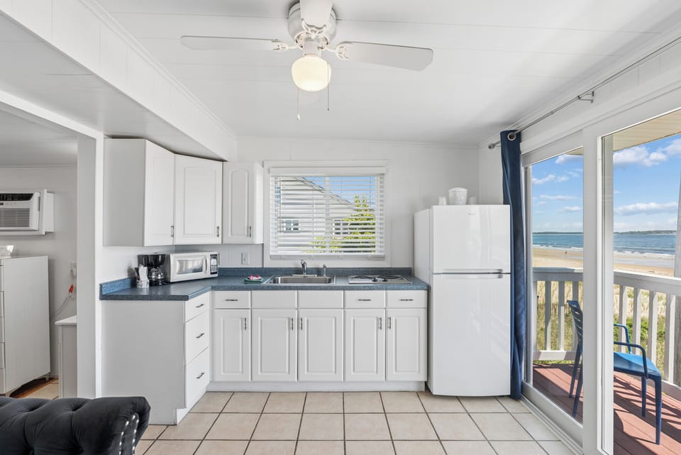 Suite, Beach View | Free WiFi, bed sheets