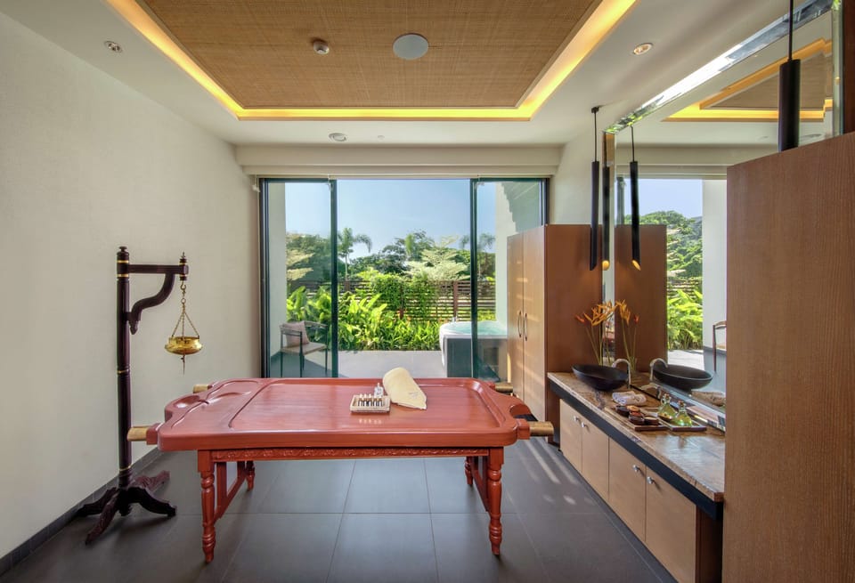 Couples treatment rooms, steam room, body treatments, aromatherapy