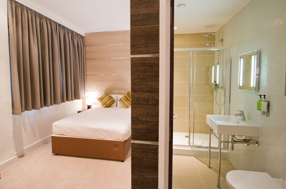 Standard Double Room | In-room safe, desk, blackout drapes, soundproofing