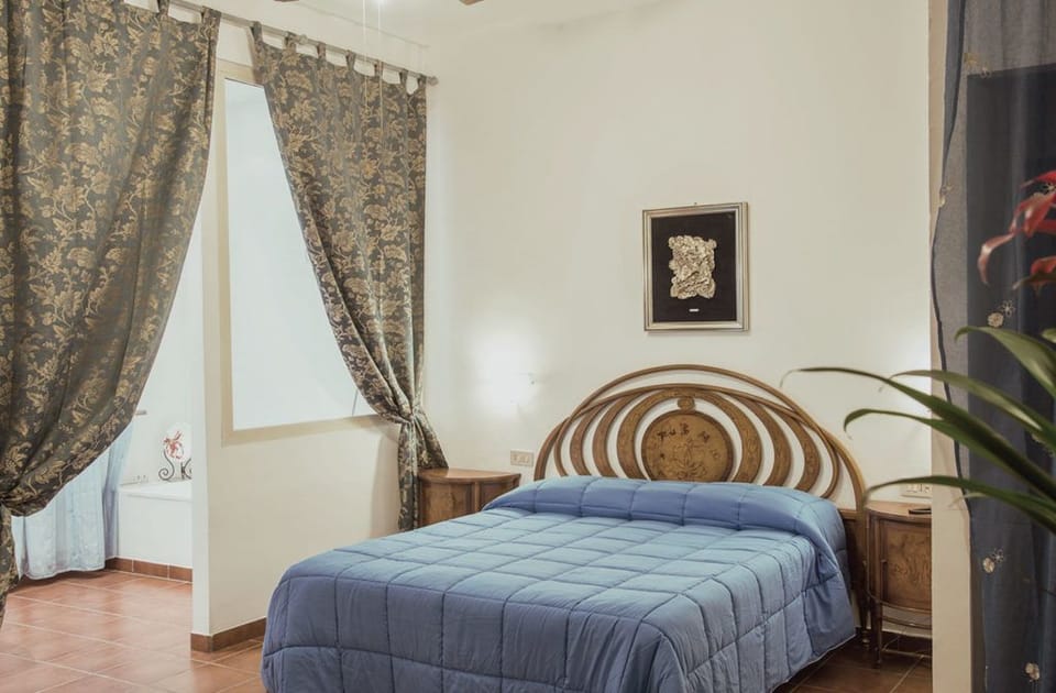 Suite | 1 bedroom, down comforters, in-room safe, free WiFi