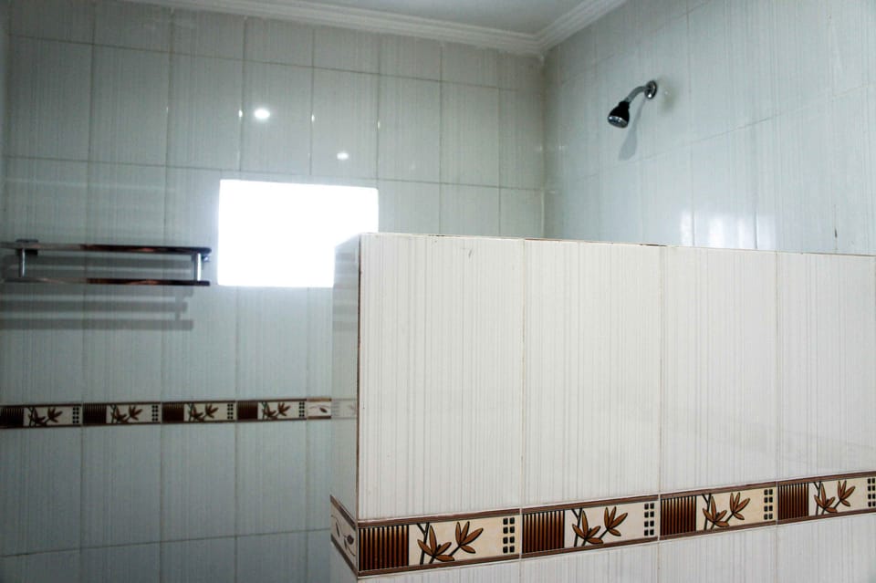 Superior Room | Bathroom shower