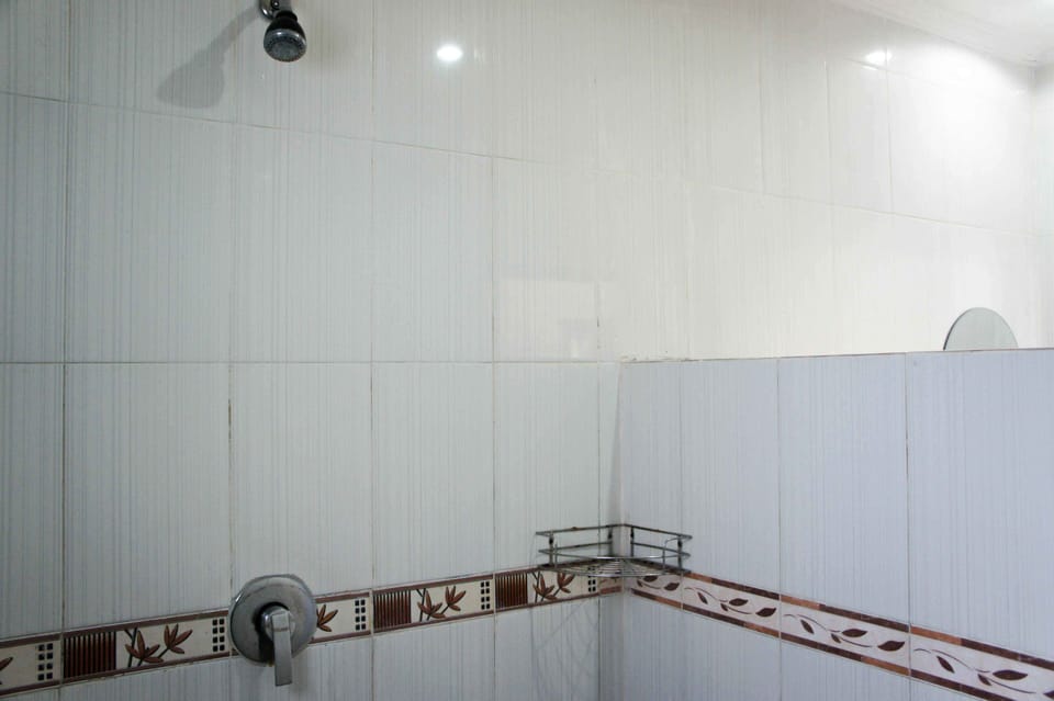 Superior Room | Bathroom shower