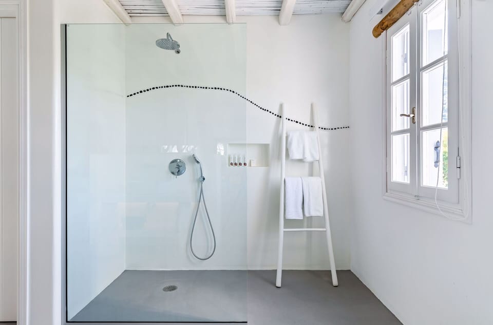 Deluxe Studio Suite, 1 Bedroom, Balcony, Sea Facing | Bathroom shower