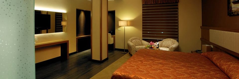 Standard Room | Minibar, in-room safe, desk, free WiFi