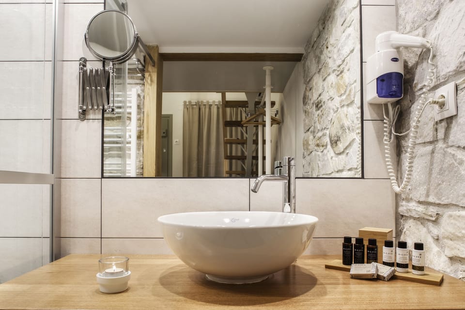 Shower, free toiletries, hair dryer, bathrobes