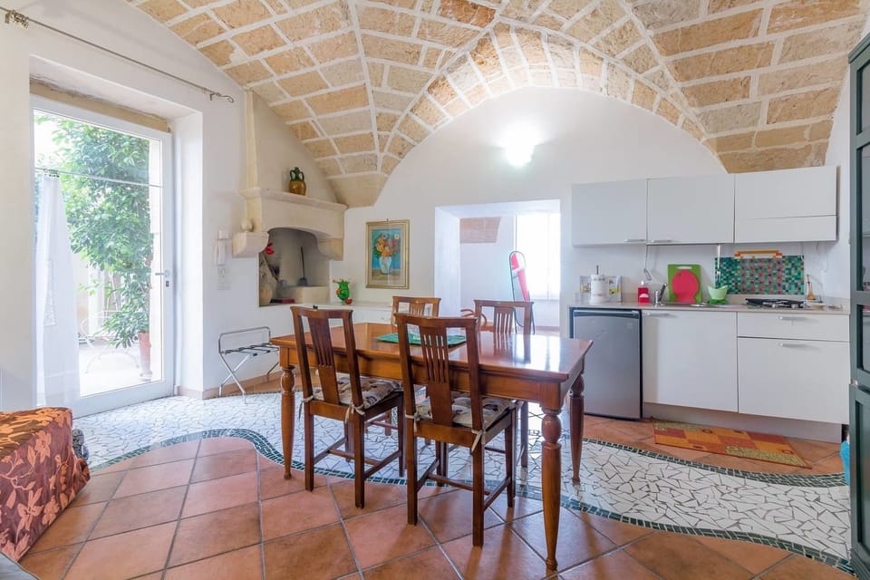 Suite, Multiple Beds, Non Smoking, Kitchen | Private kitchenette | Fridge, microwave, stovetop, coffee/tea maker