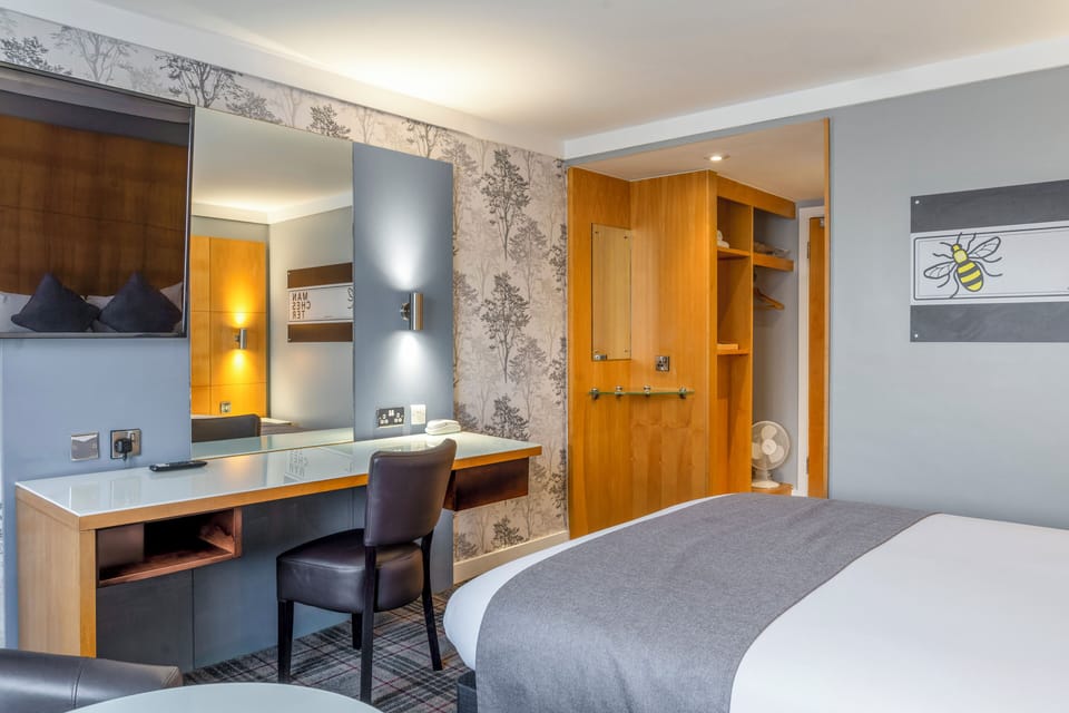 Superior Double Room | In-room safe, desk, free WiFi, bed sheets