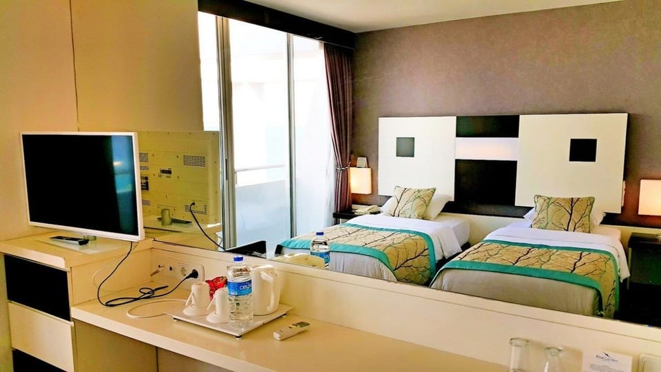 Standard Double or Twin Room | Minibar, in-room safe, free cribs/infant beds, rollaway beds