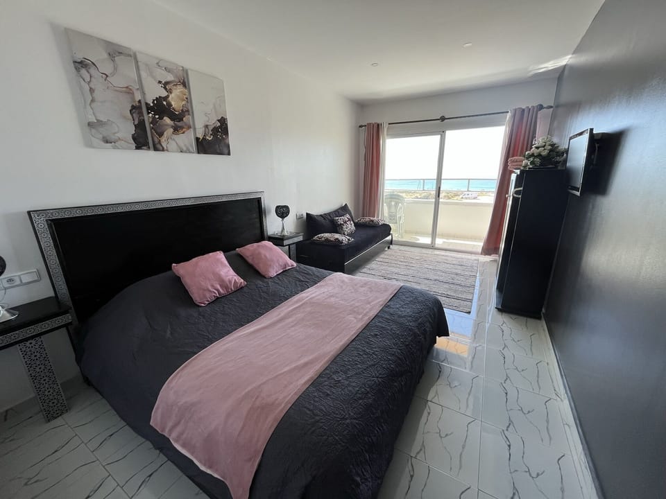 Suite | Individually decorated, individually furnished, free WiFi, bed sheets