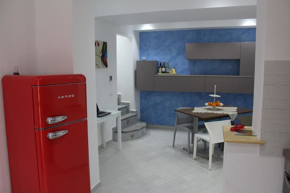 Superior Double Room, Balcony | In-room dining