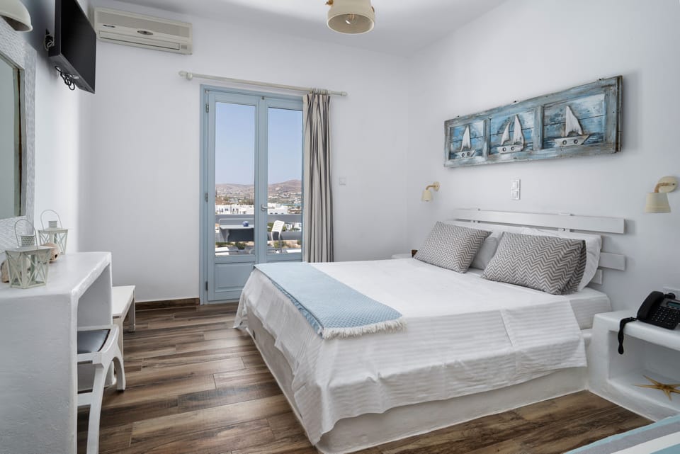 Deluxe Double Room with Sea View | In-room safe, desk, iron/ironing board, free WiFi