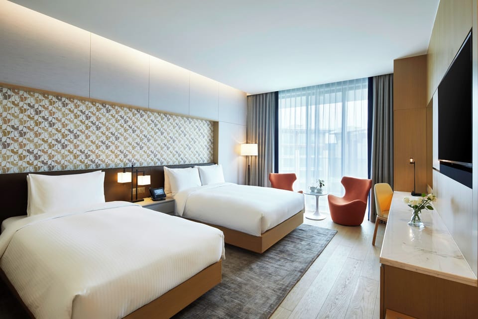 Family Room, 2 Twin Beds | Premium bedding, free minibar, in-room safe, desk