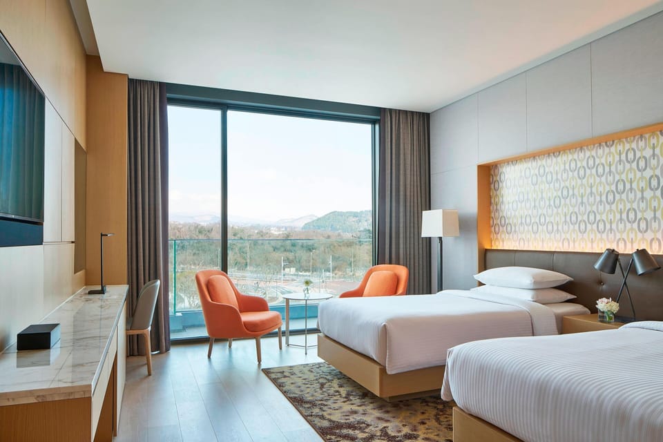 Premier Twin Room (Free Pool and Theme Park BIG3 Access & Free Minibar) | Premium bedding, free minibar, in-room safe, desk