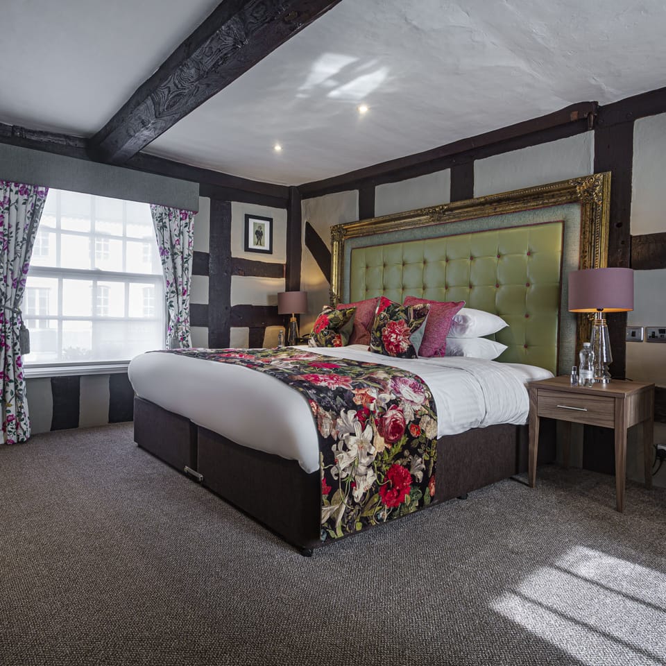 Deluxe Double Room | Desk, blackout drapes, iron/ironing board, free WiFi