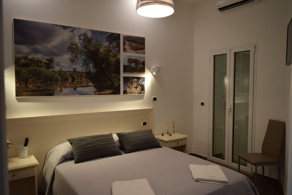 Room Ponte Romano - Street Oberdan, 134 Canosa | Frette Italian sheets, premium bedding, down comforters