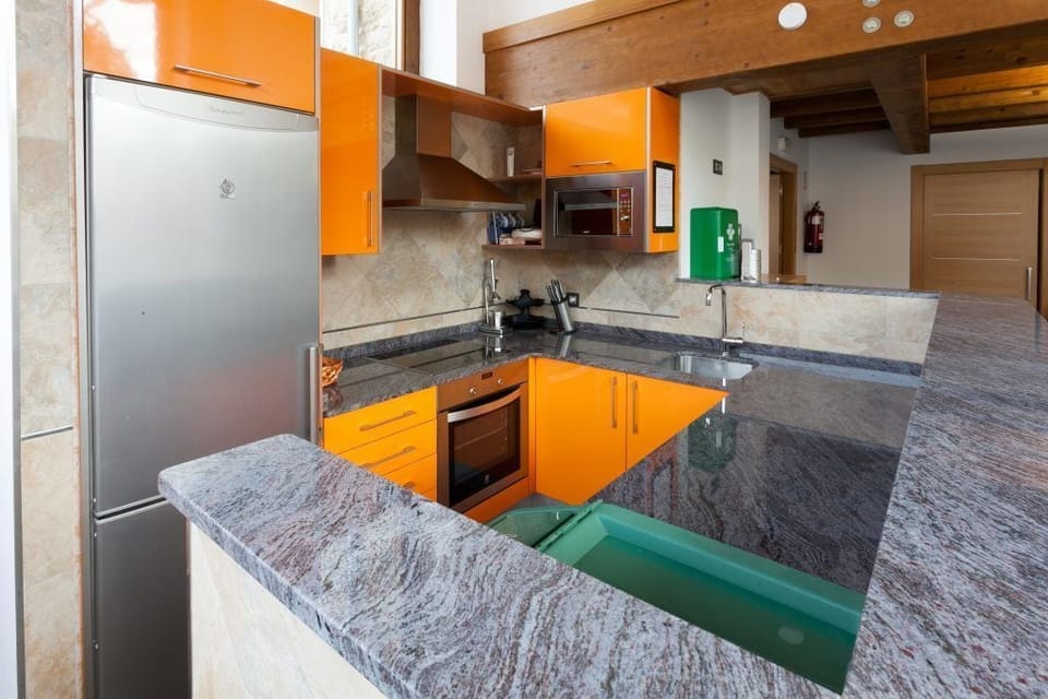 House, 3 Bedrooms (Duplex) | Private kitchen | Full-size fridge, microwave, oven, stovetop
