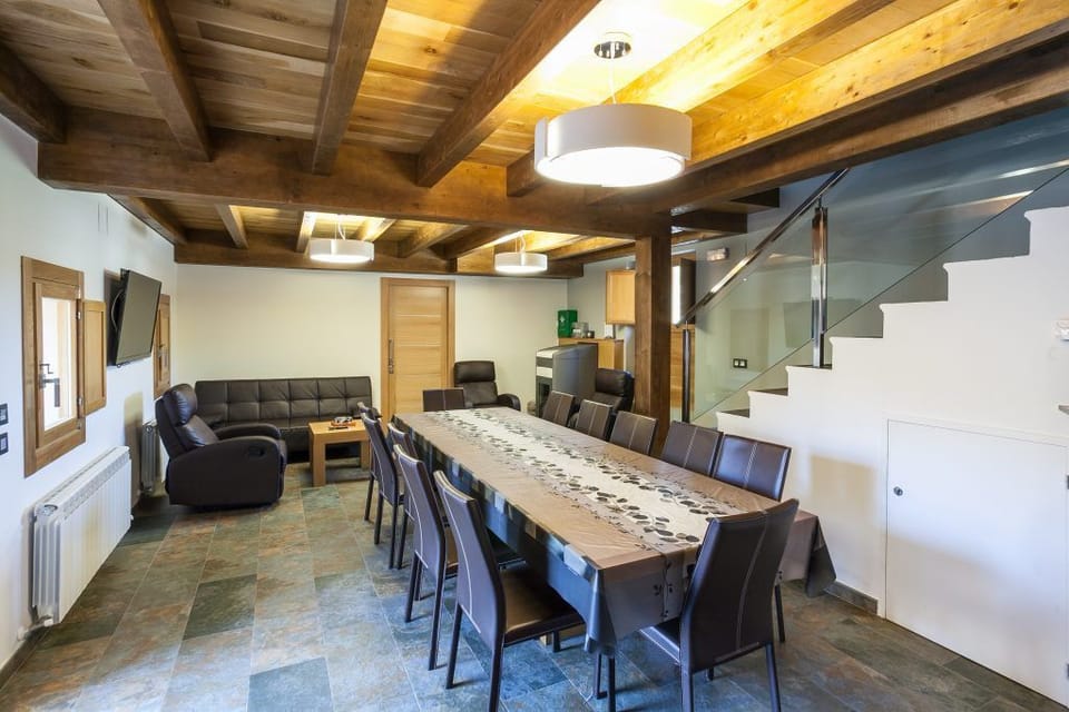 House, 5 Bedrooms (Duplex) | In-room dining