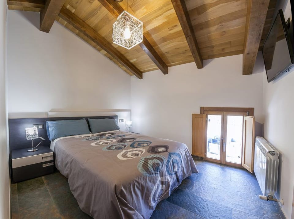 House, 5 Bedrooms (Duplex) | Soundproofing, iron/ironing board, free cribs/infant beds, free WiFi