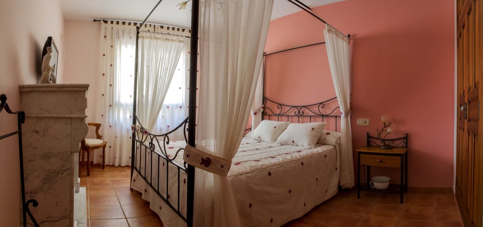 Superior Double Room | Desk, blackout drapes, iron/ironing board, free cribs/infant beds