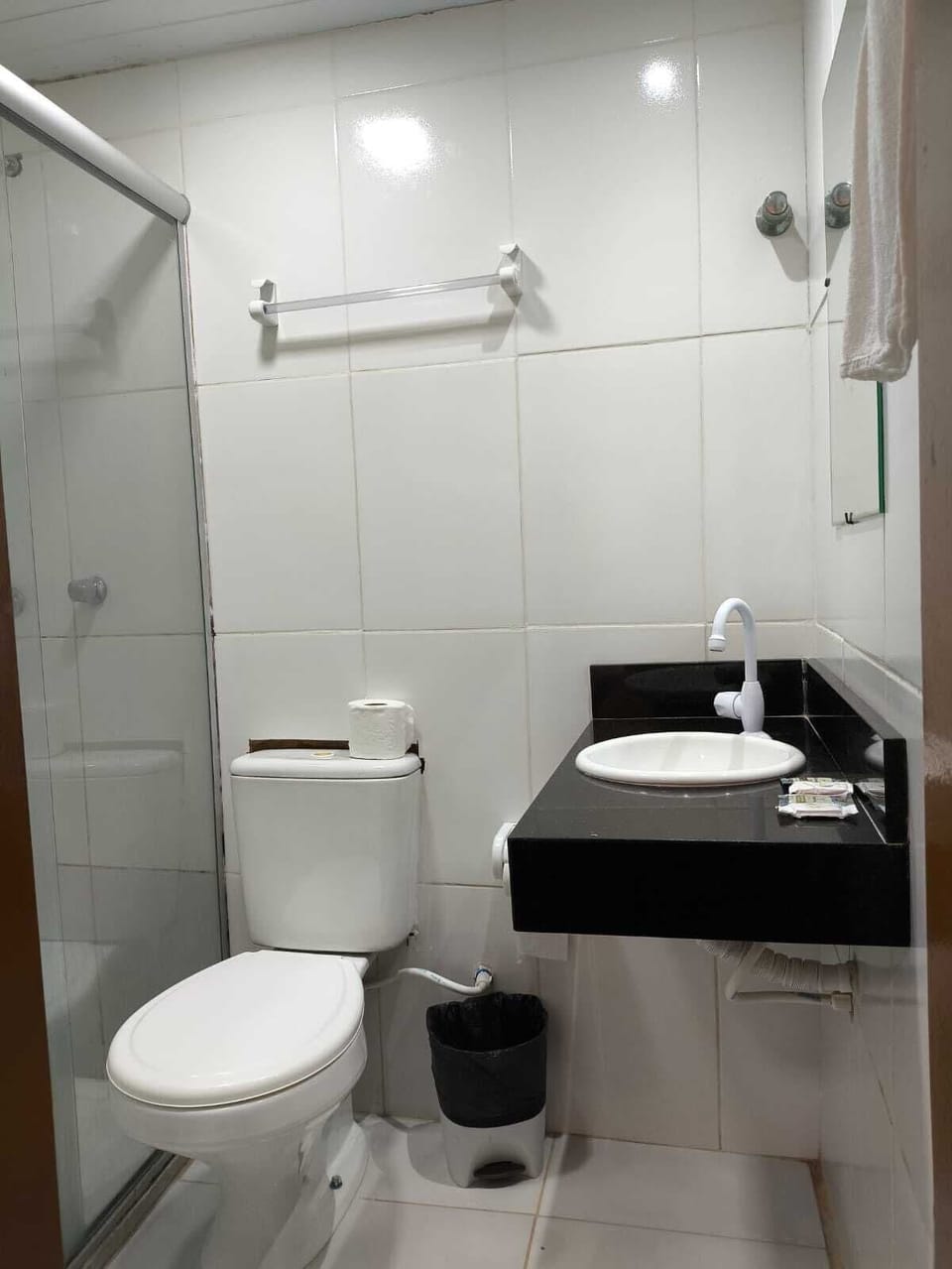 Quadruplo Standard | Bathroom | Shower, free toiletries, towels