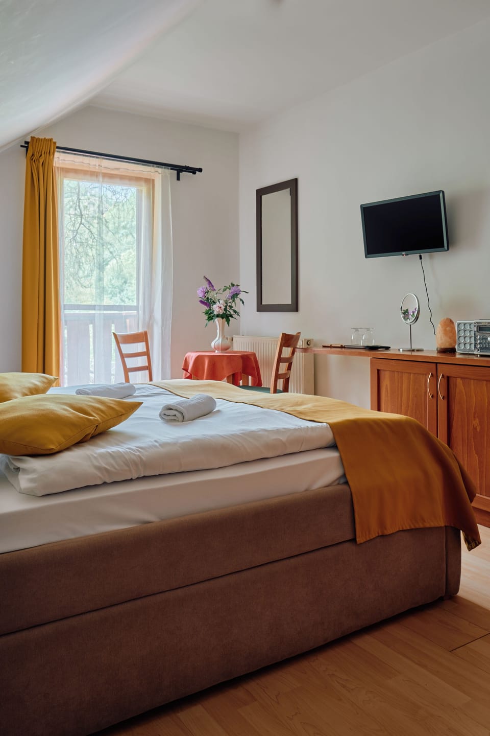 Standard Room | In-room safe, desk, blackout drapes, iron/ironing board