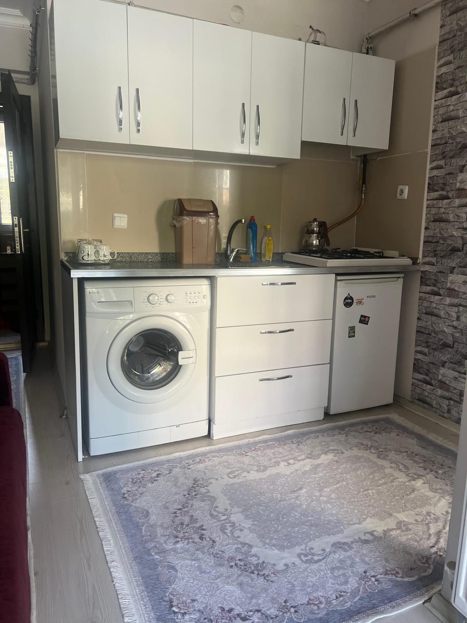 Fridge, stovetop