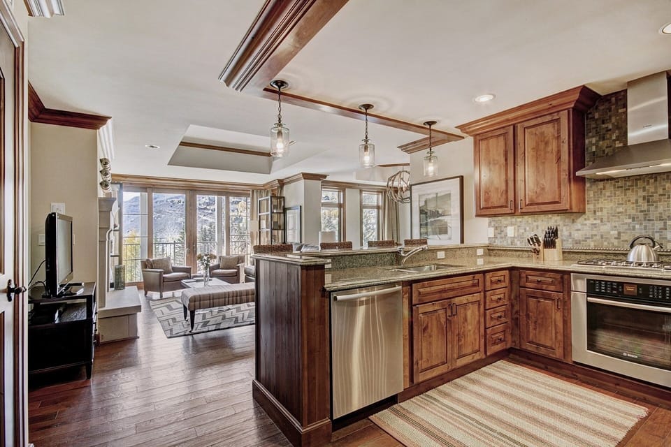 Condo, 2 Bedrooms | Private kitchen | Full-size fridge, microwave, oven, stovetop