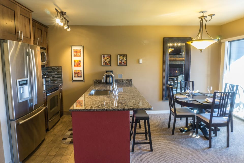 Condo, 1 Bedroom | Dining
