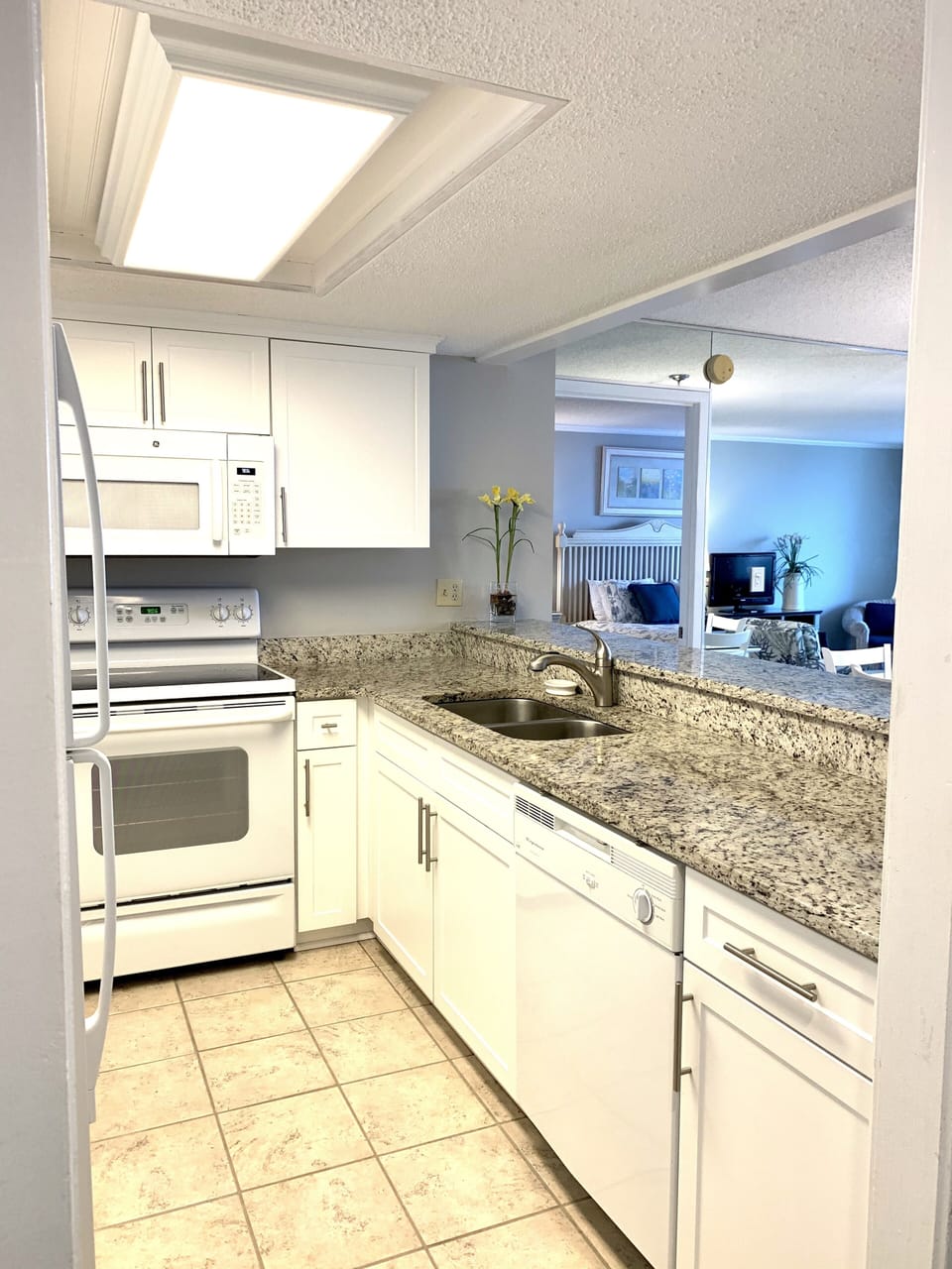 Condo, 3 Bedrooms | Private kitchen | Full-size fridge, microwave, oven, stovetop