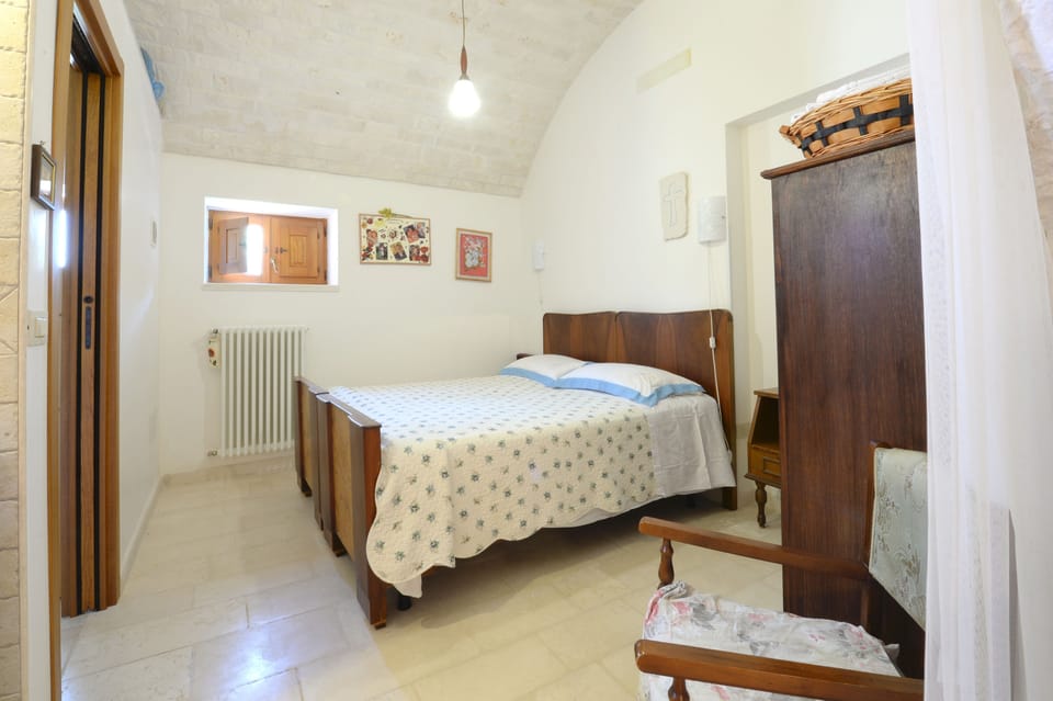 Traditional Chalet, 1 Queen Bed, Hill View, Garden Area | Individually decorated, individually furnished, blackout drapes