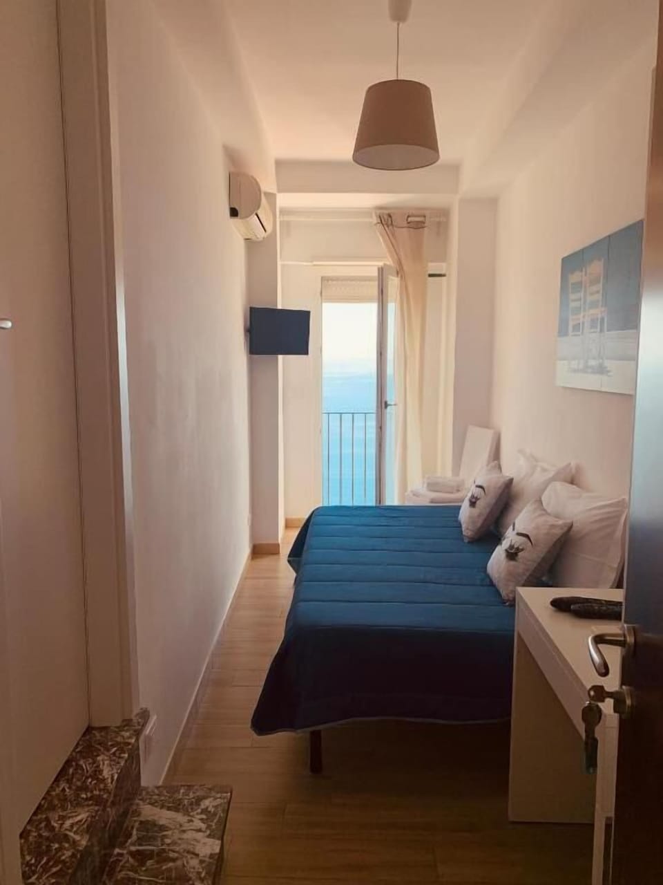 Superior Single Room | In-room safe, desk, soundproofing, free WiFi