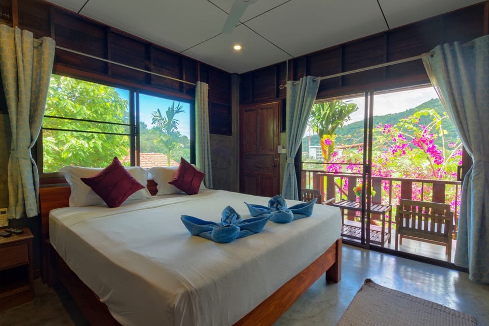 Superior Bungalow with Balcony | Minibar, in-room safe, free WiFi, bed sheets