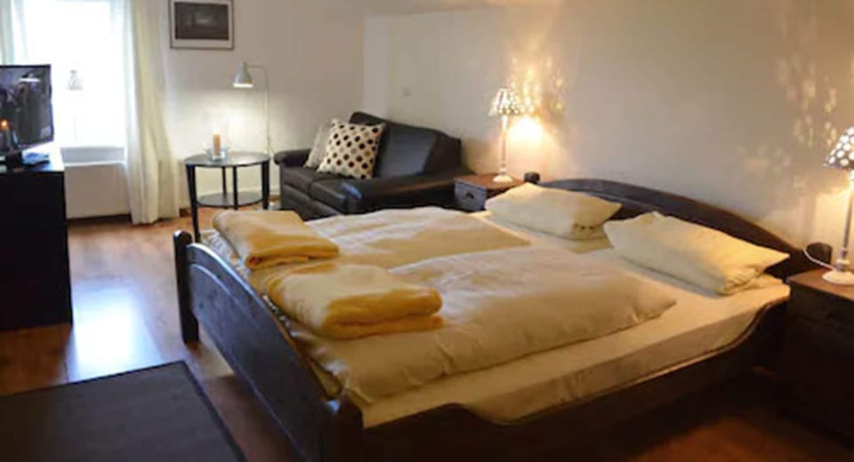 Standard Double Room | Desk, WiFi (free), bed sheets