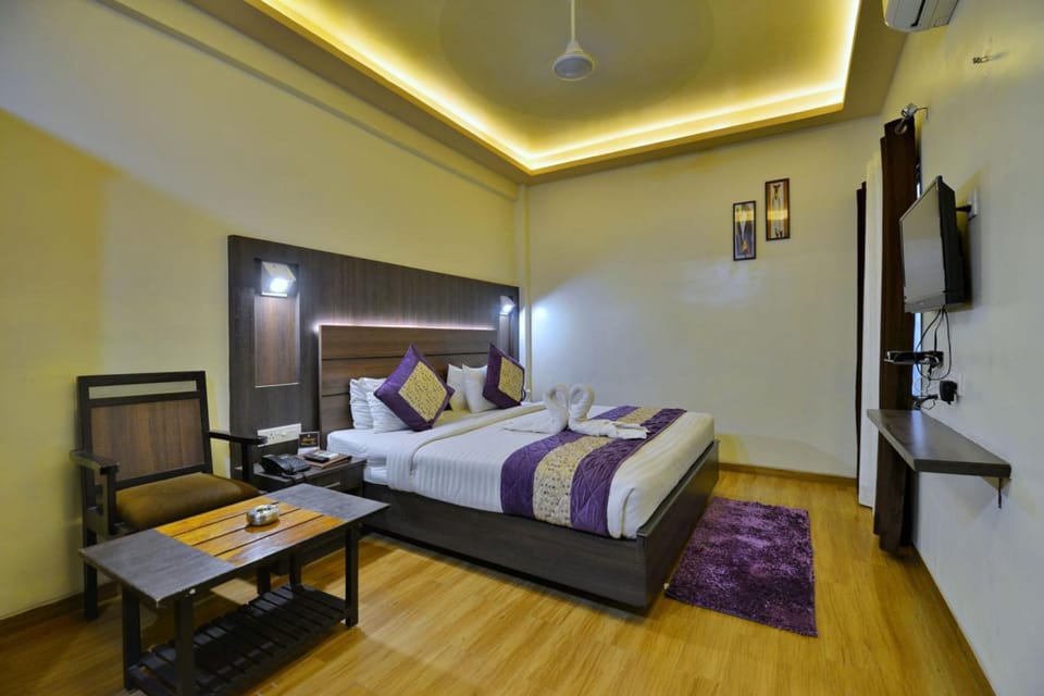 In-room safe, desk, soundproofing, iron/ironing board