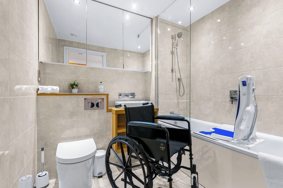 Two Bedroom Apartment in Limehouse Apartment in London