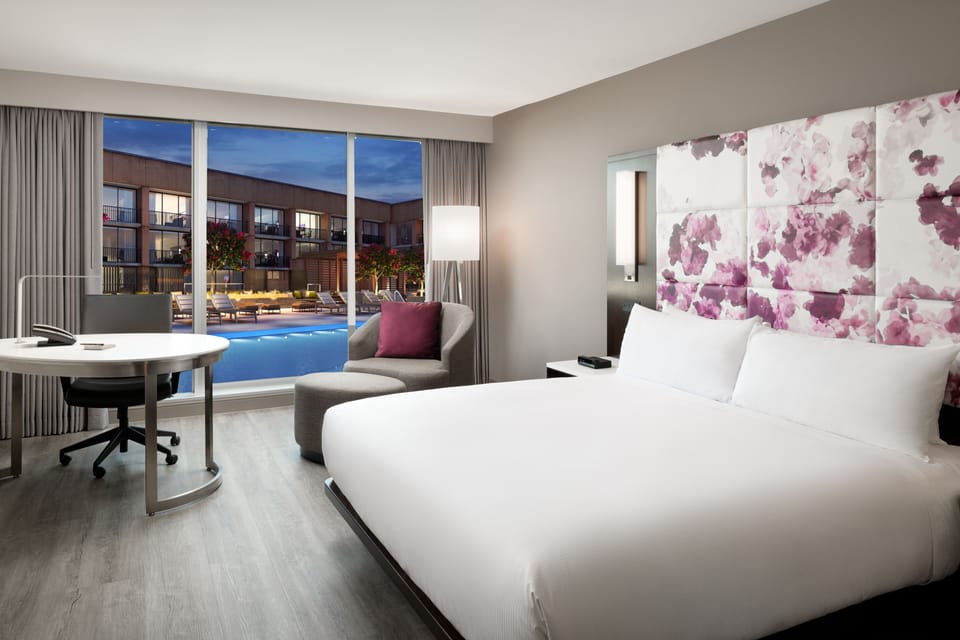 1 King Deluxe Pool View | Premium bedding, in-room safe, desk, laptop workspace