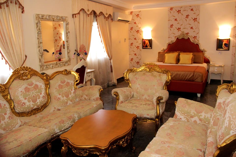 1 bedroom, premium bedding, in-room safe, desk