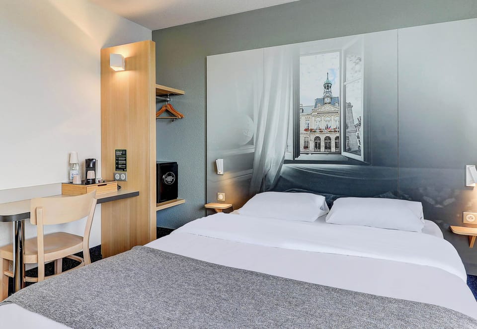 Comfort Double Room, Non Smoking | Desk, soundproofing, iron/ironing board, free cribs/infant beds