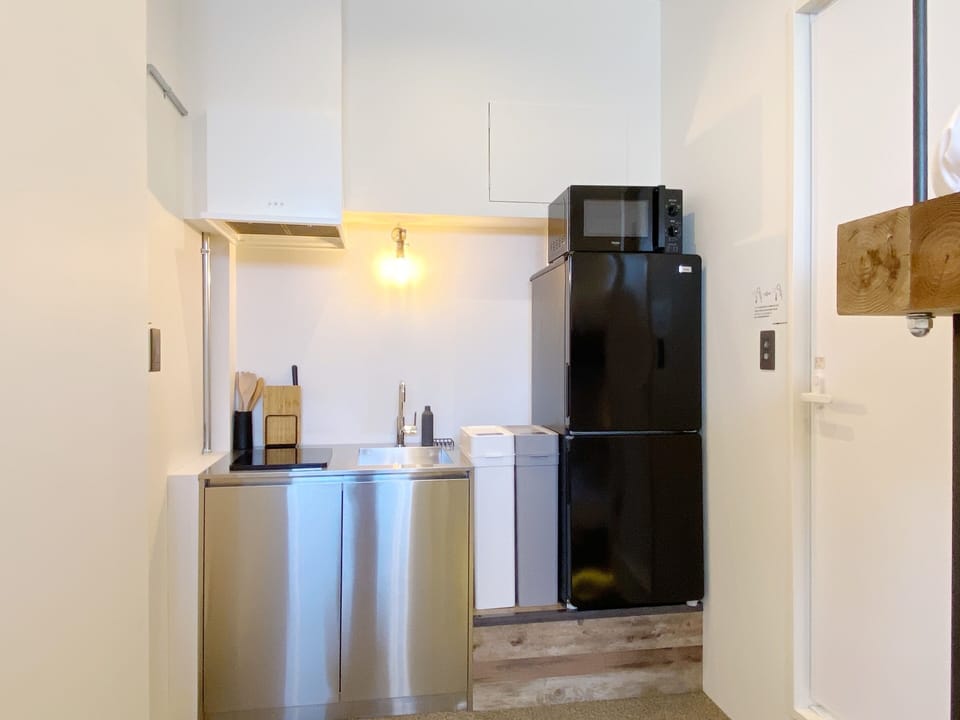 Deluxe Studio, 4 Bedrooms, Non Smoking, Kitchen | Private kitchen | Electric kettle