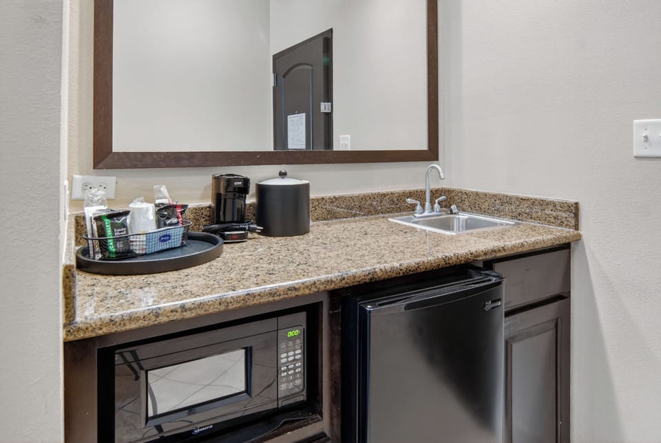 In-room safe, desk, laptop workspace, iron/ironing board