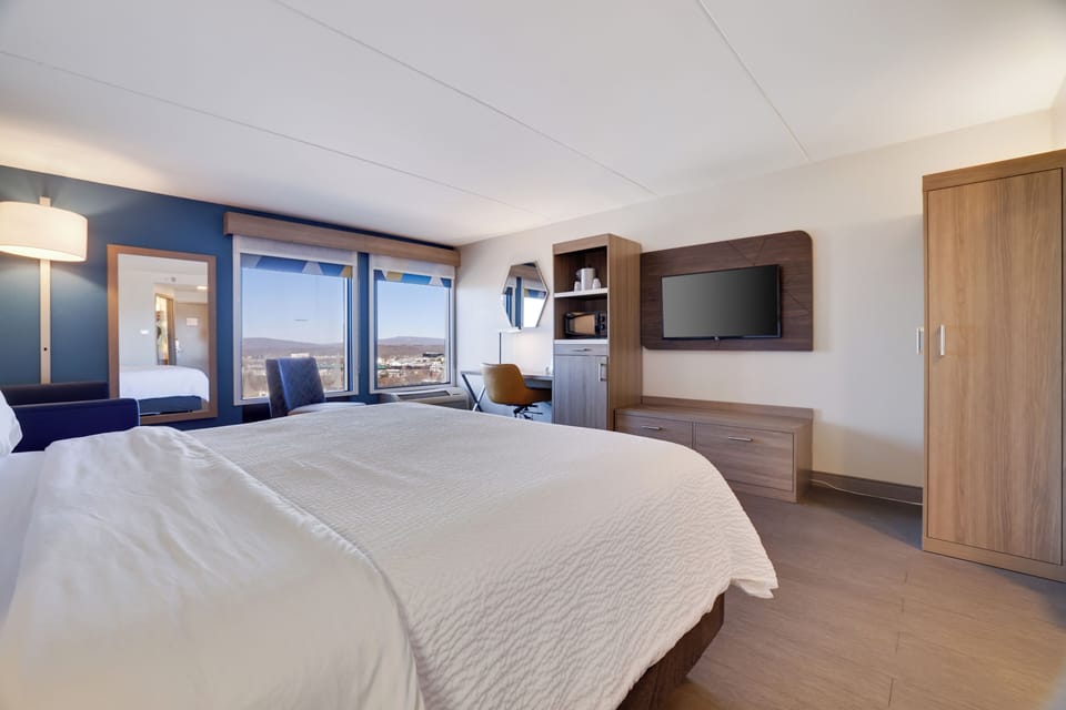 Suite, 1 King Bed with Sofa bed | Desk, laptop workspace, blackout drapes, iron/ironing board