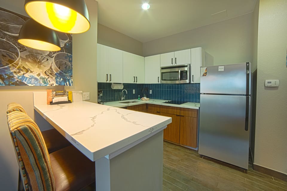 Full-size fridge, microwave, stovetop, dishwasher