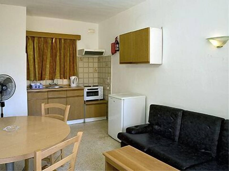 Condo, 1 Bedroom | Bathroom | Combined shower/tub, hair dryer, towels