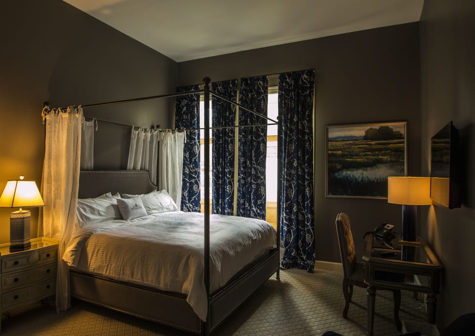 Luxury Single Room, 1 King Bed | Egyptian cotton sheets, premium bedding, pillowtop beds, blackout drapes