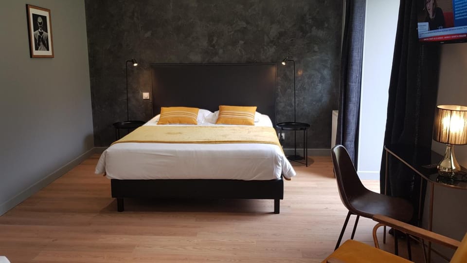 Triple Room | Premium bedding, desk, iron/ironing board, free WiFi