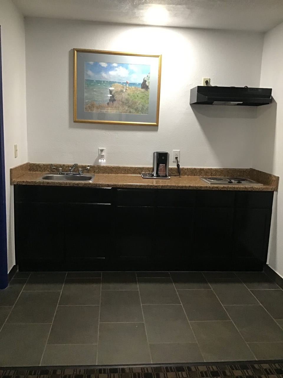 Elite Suite, Multiple Beds, Non Smoking, Kitchen | Private kitchen | Fridge, microwave, coffee/tea maker